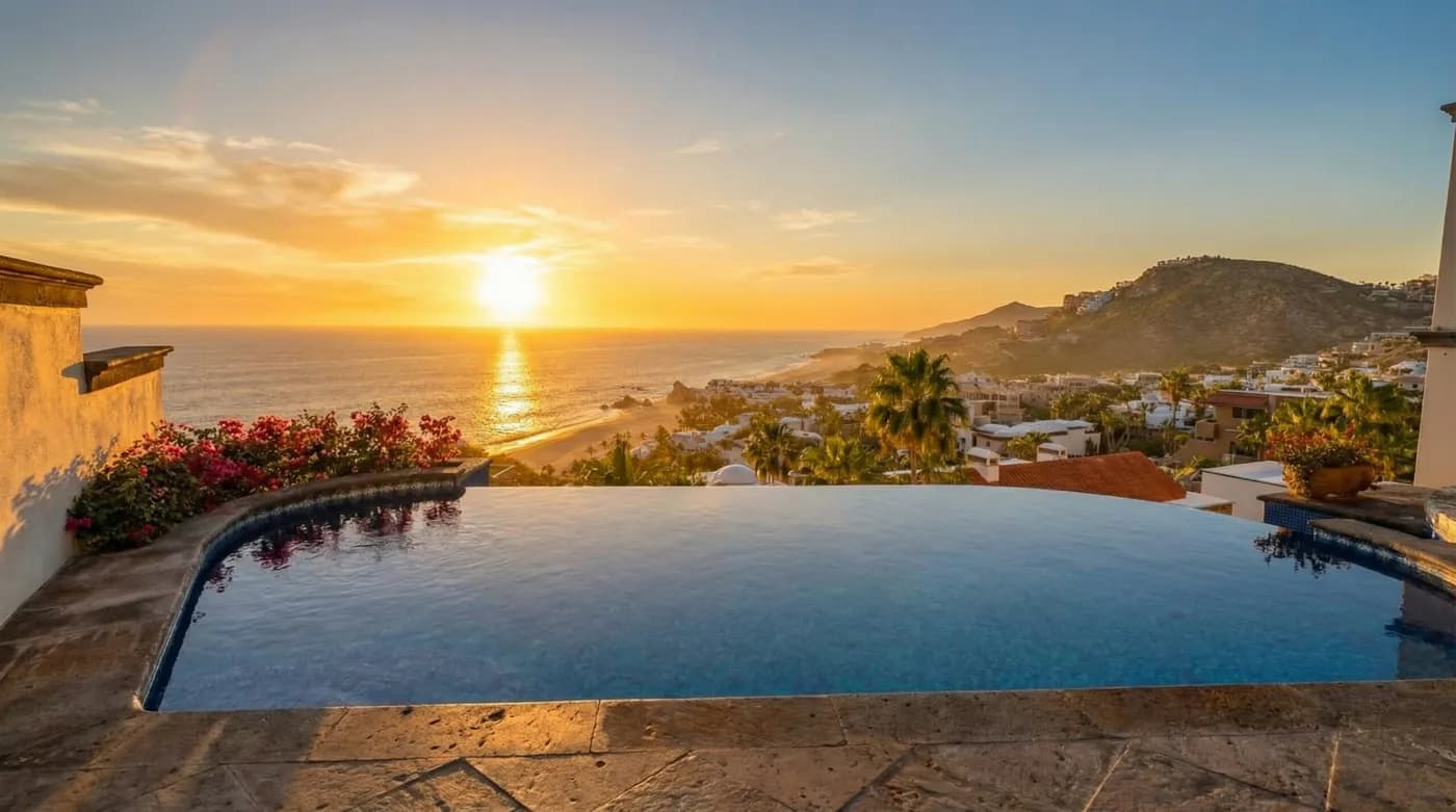 VIP Sunset Villa infinity pool facing the Pacific sunset